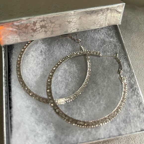 New Sterling Silver White Sapphire Minimalist Luxury Classic Hoop Earrings - Picture 9 of 16